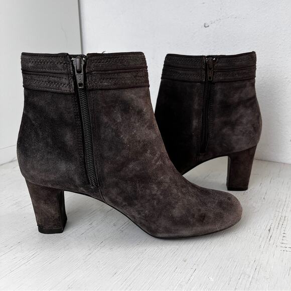 Clarks Brown Suede Ankle Boots Block Heel Button detail size 8 - Picture 3 of 15